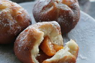 Пончики с абрикосами