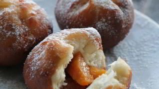 Пончики с абрикосами