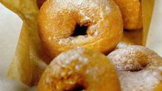 Пончики с апельсиновым соусом