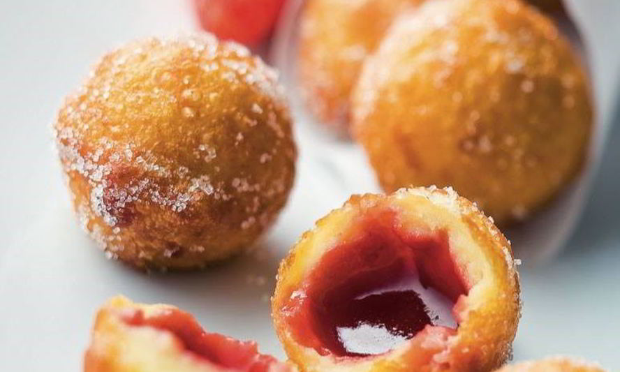 Рецепт пончики с клубнично-ванильной начинкой