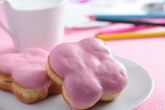Пончики с розовой глазурью