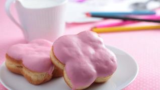 Пончики с розовой глазурью