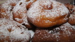 Пончики с яблоками и коньяком