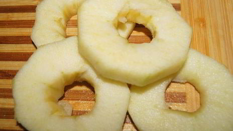 пончики с яблоками и коньяком