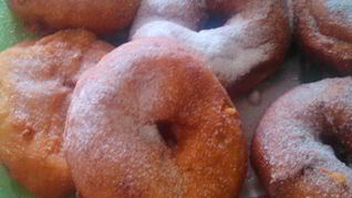 Пончики творожные в сахарной пудре