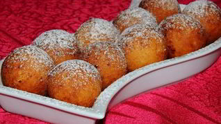 Пышные пончики из творога с корицей