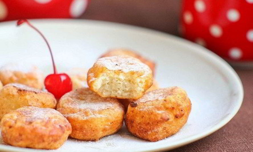 Рецепт пышные творожные пончики к завтраку