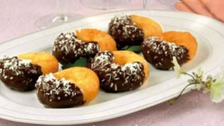 Шоколадно-кокосовые пончики