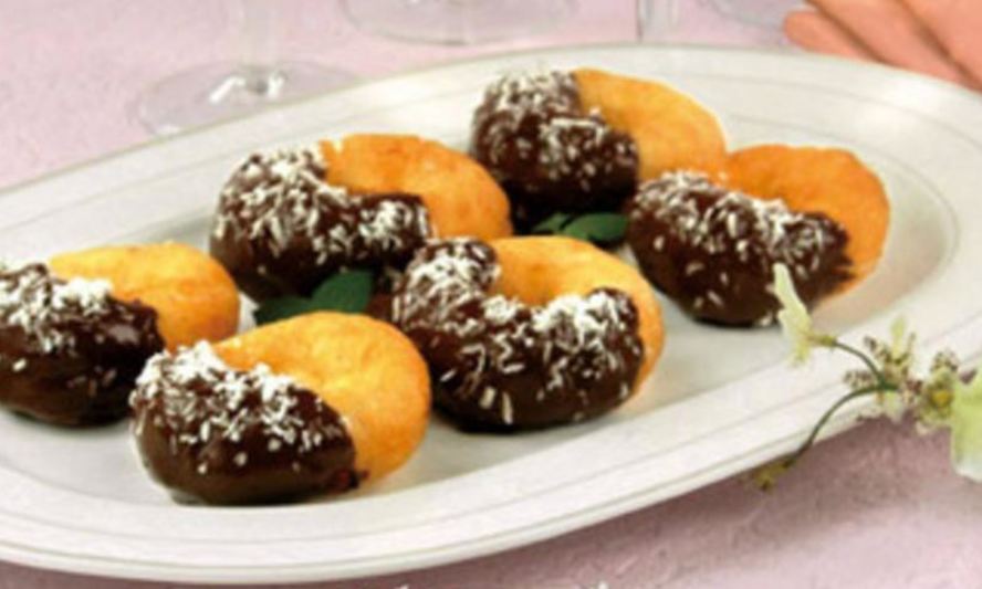 Рецепт шоколадно-кокосовые пончики