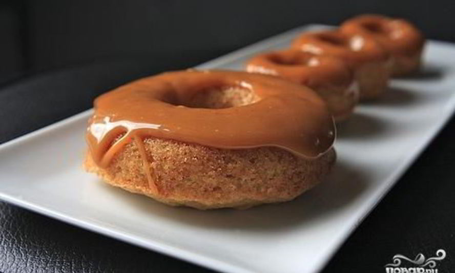Рецепт яблочные пончики с карамелью