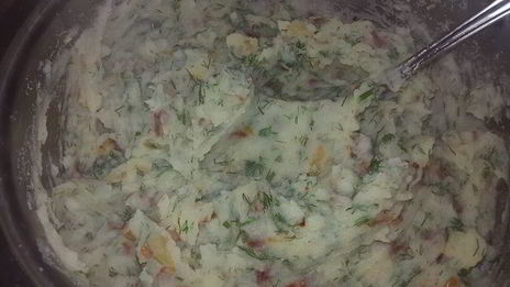 постные конвертики с картофельным пюре, укропом, жареным луком и вялеными томатами