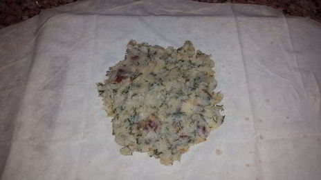 постные конвертики с картофельным пюре, укропом, жареным луком и вялеными томатами