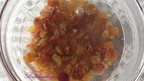 чайная коврижка с изюмом и орехами в мультиварке