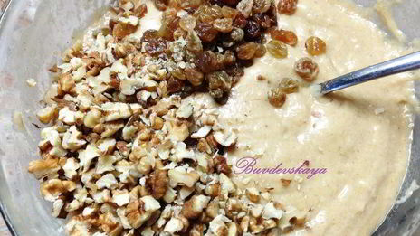 чайная коврижка с изюмом и орехами в мультиварке