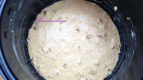 чайная коврижка с изюмом и орехами в мультиварке