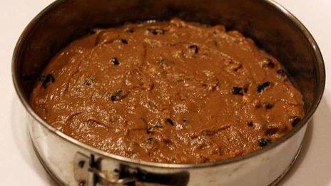 коврижка с изюмом и орехами