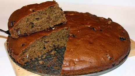 коврижка с изюмом и орехами