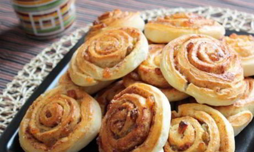 Рецепт рулетики с изюмом и корицей