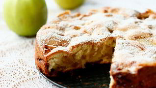 Диетическая яблочная шарлотка на кефире