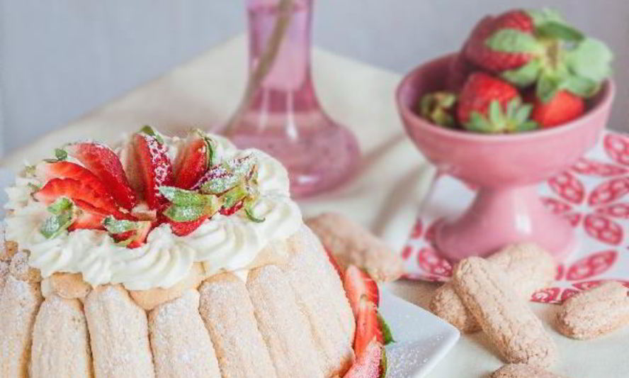 Рецепт французская клубничная шарлотка