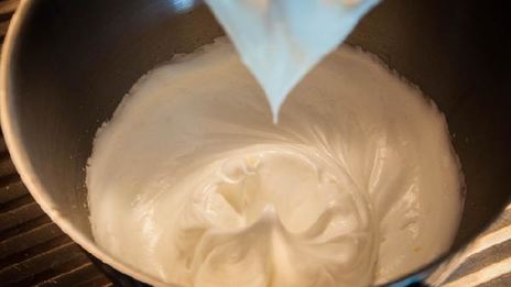 французская клубничная шарлотка