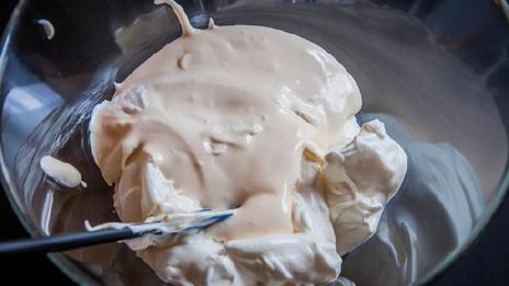 французская клубничная шарлотка