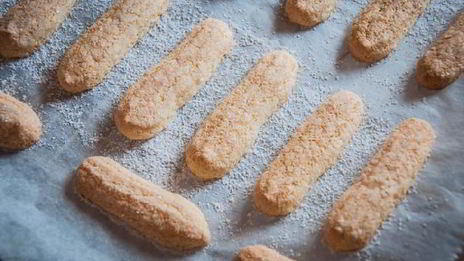 французская клубничная шарлотка