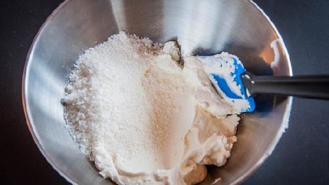 французская клубничная шарлотка