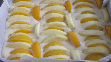 фруктовая шарлотка с шоколадной глазурью