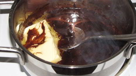 фруктовая шарлотка с шоколадной глазурью