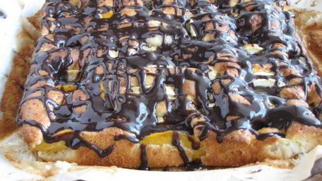 фруктовая шарлотка с шоколадной глазурью