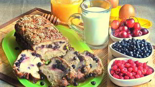 Хлебная шарлотка Яблочно-ягодная