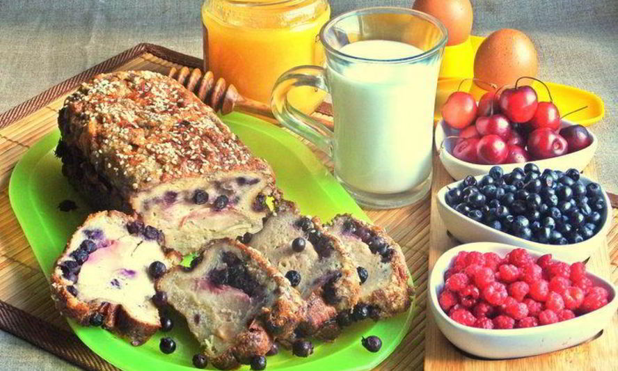 Рецепт хлебная шарлотка яблочно-ягодная