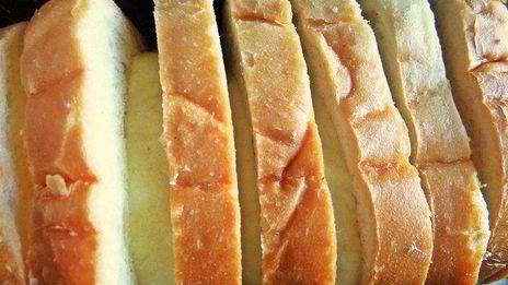 хлебная шарлотка яблочно-ягодная