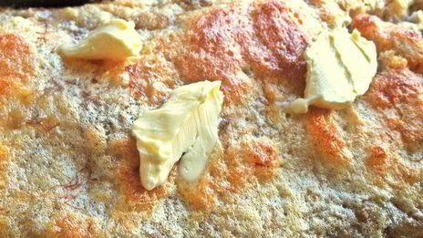 хлебная шарлотка яблочно-ягодная