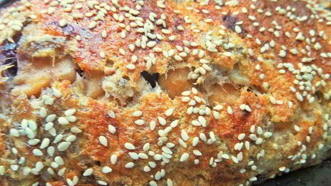 хлебная шарлотка яблочно-ягодная