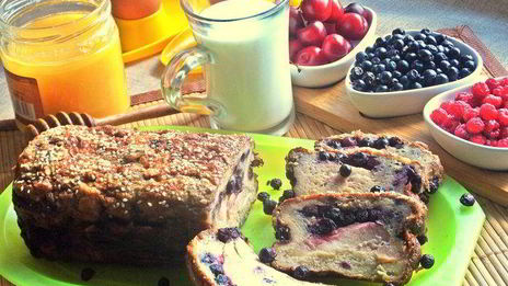 хлебная шарлотка яблочно-ягодная