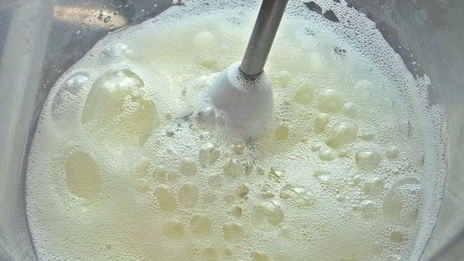 хлебная шарлотка яблочно-ягодная