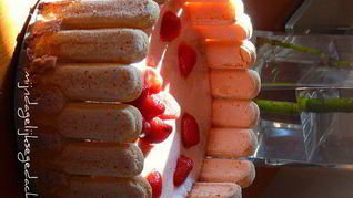 Классическая шарлотка с клубничным муссом