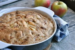 Классическая шарлотка с яблоками