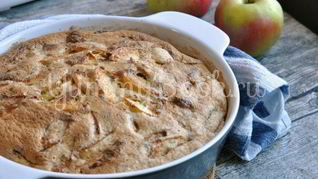 Классическая шарлотка с яблоками