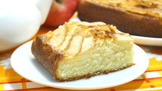 Нежная шарлотка с яблоками в духовке