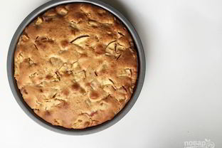 Простая шарлотка с яблоками