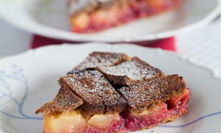 Рецепт шарлотка из черного хлеба с яблоками и брусникой