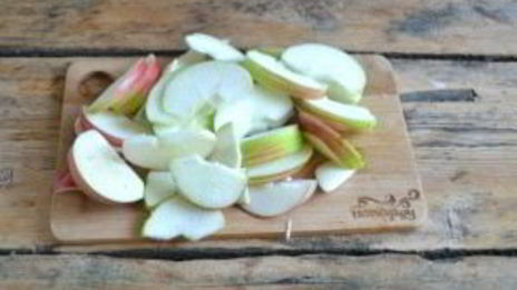 шарлотка классическая с яблоками