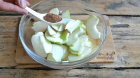 шарлотка классическая с яблоками