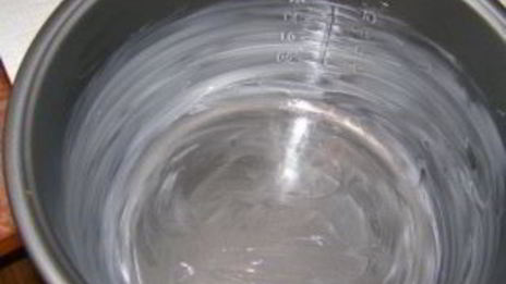 шарлотка на кефире в мультиварке