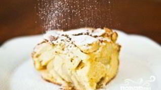 Шарлотка на простокваше с яблоками