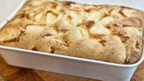 шарлотка на простокваше с яблоками