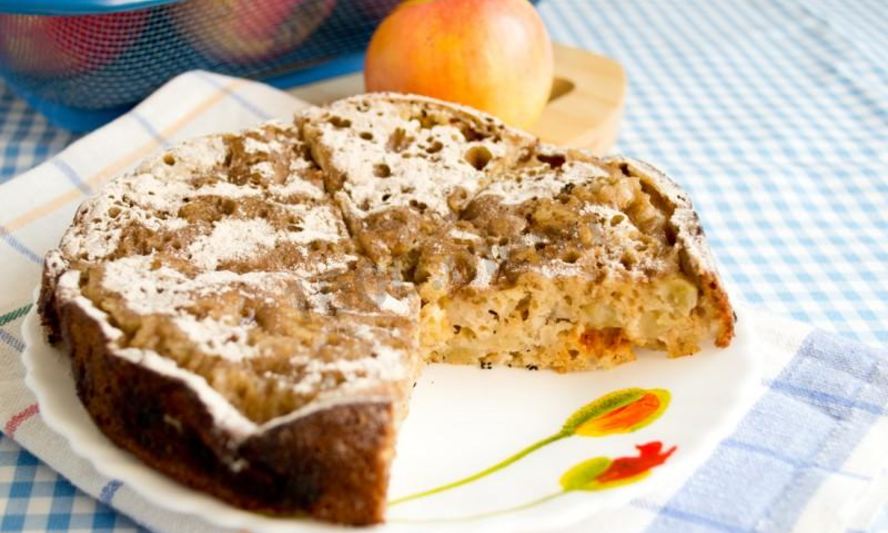 Рецепт шарлотка на сковороде с яблоками